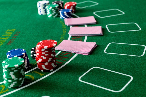cantik toto mobile app showing Featured Games carousel with football, live-dealer, and slot options